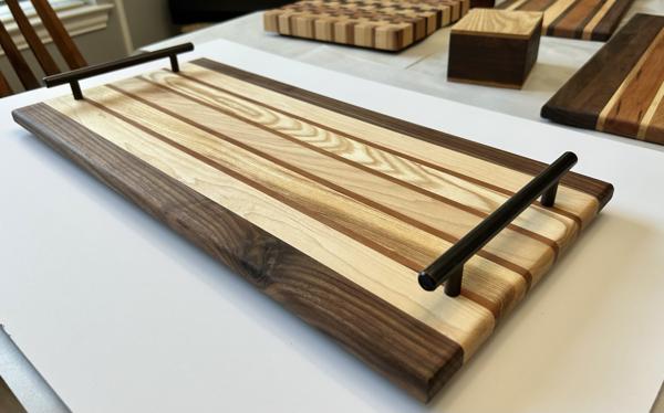 Face-edge-grain board? The walnut, hickory, maple and paudauk are showing face grains in this charcuterie board. The board has both handles and non-slip feet.